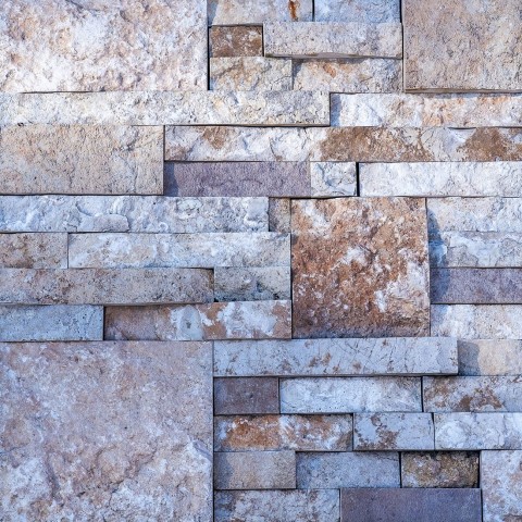 Trani slab bark sawn on 4 sides