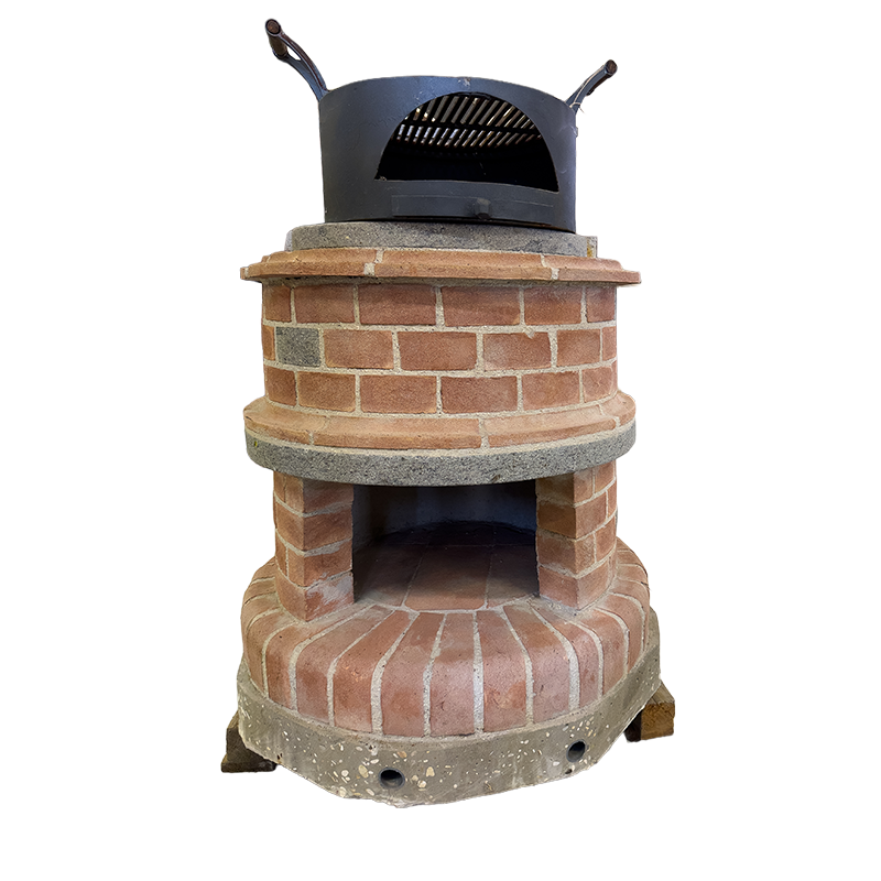 Circular barbecue with terracotta bricks and peperino finishes